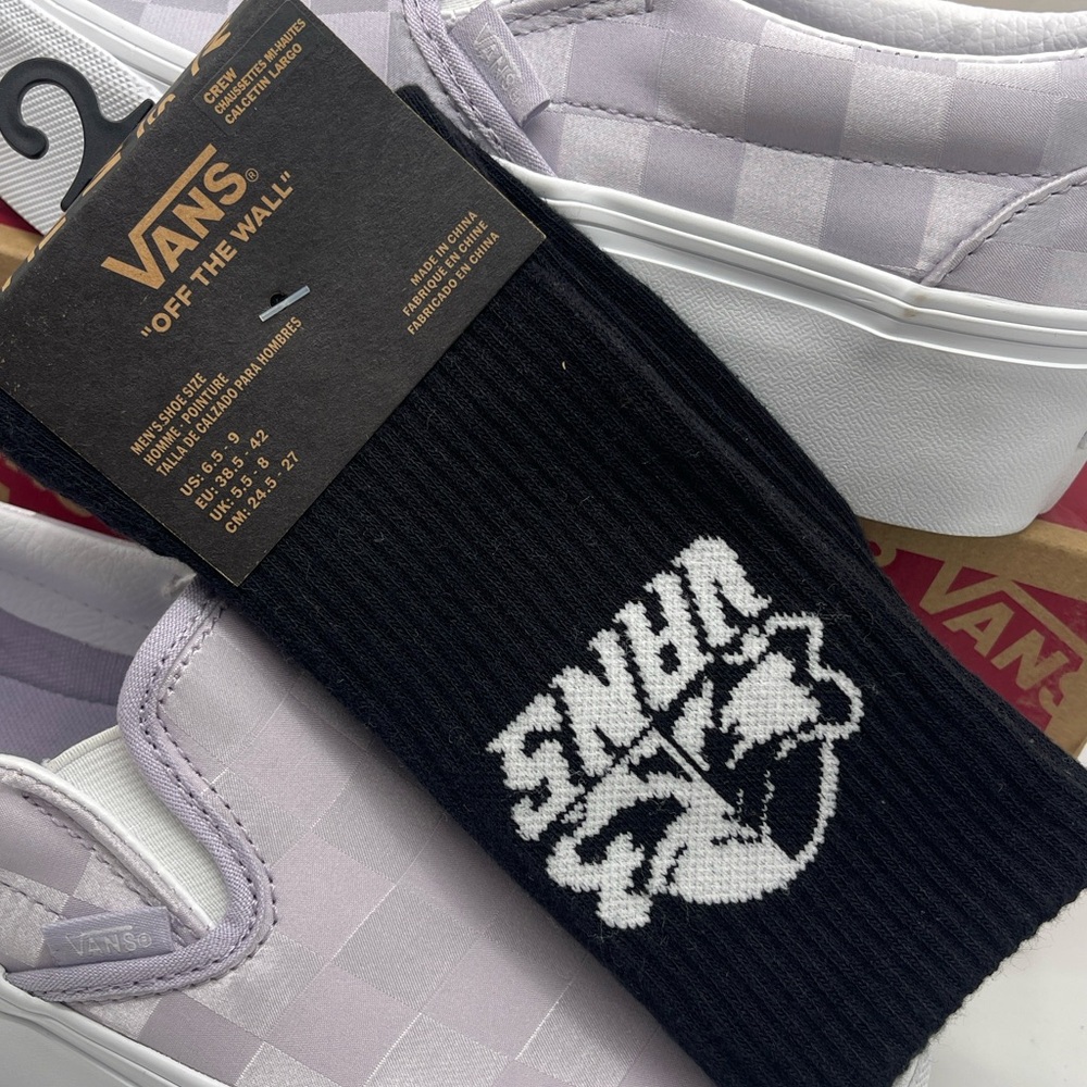 Vans Major Type Crew Socks (1 pair)
with jacquard art of a sinister skull - Picture 11 of 16